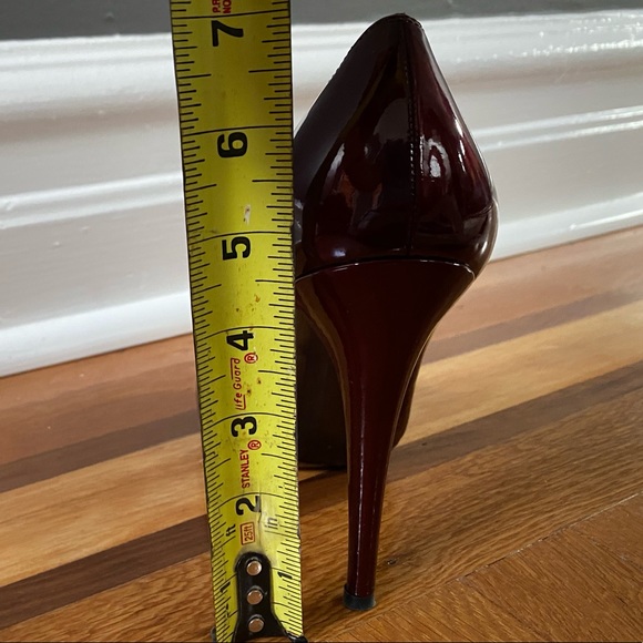 Stuart Weitzman classic red pumps - Picture 6 of 6